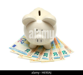 Salvadanaio di banche con Euro isolati su sfondo bianco. Foto Stock