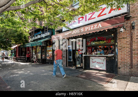 Famoso il Joe's Pizza, Carmine Street, Greenwich Village, Manhattan New York City Foto Stock