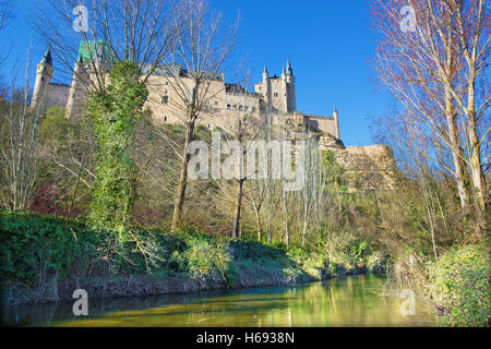 Segovia - castello Alcazar nella luce del mattino. Foto Stock