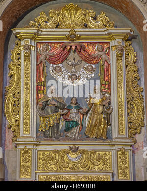 Salamanca - il barocco scolpito rilievo policromo di San Gioacchino, St. Ann e Virgim Maria nella nuova Cattedrale Foto Stock