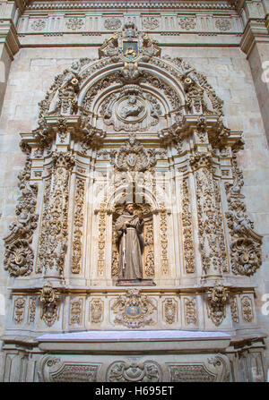 SALAMANCA, Spagna, aprile - 17, 2016: Barocco altare laterale di st. Francesco di Asissi nella chiesa Capilla de San Francesco Foto Stock