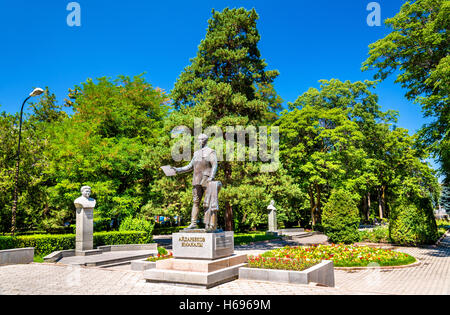 Statua di Imanaly Aidarbekov a Bishkek, Kirghizistan Foto Stock