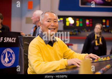 La destinazione di Star Trek convegno tenutosi presso il centro NEC vicino a Birmingham per celebrare i cinquant'anni della serie. Foto Stock