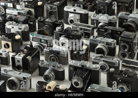 Collezione di vecchi diversi analogico della fotocamera Foto Stock