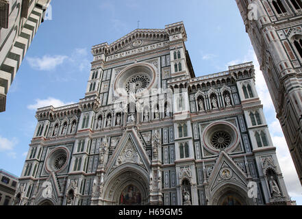 La magnifica facciata del Duomo di Firenze Toscana Italia Foto Stock