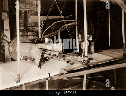 Powered 1903 macchina nel negozio. Foto Stock