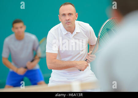 Un intenso gioco di tennis Foto Stock