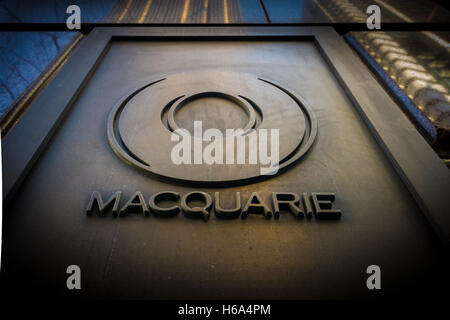 Il logo di bronzo di Macquarie Bank in Australia Foto Stock