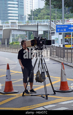 Il cameraman TV in street isola di Hong Kong Foto Stock