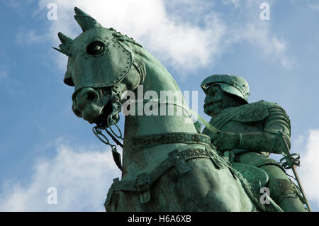 In rame e bronzo statua del re Karl ix kungsportsplatsen Göteborg Svezia Foto Stock
