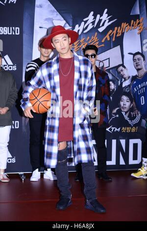 Seul in Corea. 25 ott 2016. HaHa, Jung Jin Woon e San E ecc frequentare show Basket rimbalzo in Seoul, Corea il 25 ottobre, 2016.(Cina e Corea diritti) © TopPhoto/Alamy Live News Foto Stock