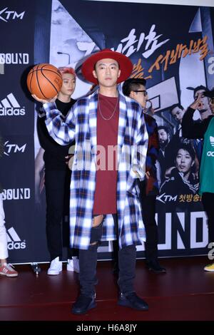 Seul in Corea. 25 ott 2016. HaHa, Jung Jin Woon e San E ecc frequentare show Basket rimbalzo in Seoul, Corea il 25 ottobre, 2016.(Cina e Corea diritti) © TopPhoto/Alamy Live News Foto Stock