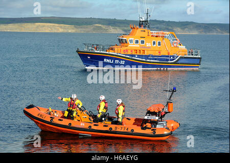 RNLI scialuppa di salvataggio e dei battelli di salvataggio costiera di Weymouth Dorset, Regno Unito Foto Stock