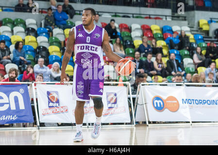 Londra, UK, 26 ottobre 2016. London Lions beat Leeds vigore 91 vs 65. Leeds Force Jermaine Sanders (00) guarda per uno spazio. Credito: pmgimaging/Alamy Live News Foto Stock