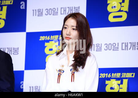 Seul in Corea. 26 ott 2016. Peccato hye Park, Cho Jung Seok e D.O. Doh Kyungsoo partecipare alla conferenza di produzione del fratello a Seul, in Corea il 26 ottobre, 2016.(Cina e Corea diritti) © TopPhoto/Alamy Live News Foto Stock