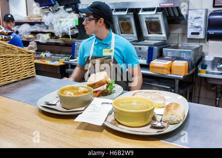 Florida Port St. Saint Lucie, pane Panera, interno, ristorante ristoranti cibo caffè ristorazione caffè, banco, cibo, ordine, adulti, uomo uomini maschio, w Foto Stock