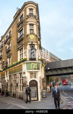 Il frate nero Public House, Queen Victoria Street, Londra EC4V 4EG Foto Stock