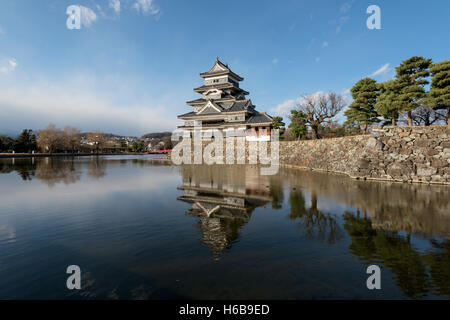 Matsumoto, Giappone - 26 dicembre 2015: Il Castello Matsumoto, uno del Giappone del premier castelli storici, insieme con il castello di Himeji e Ku Foto Stock