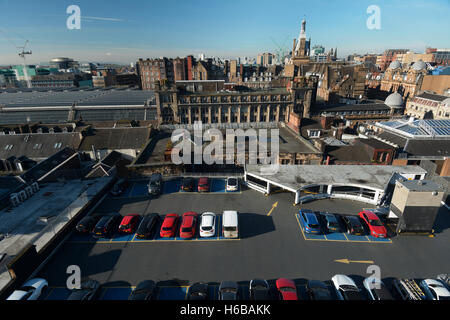 Regno Unito, Scozia, Glasgow, vista dalla parte superiore del faro, Mackintosh tower, tetto a parcheggio Foto Stock