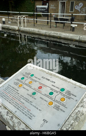 Old Ford serratura in Regent's Canal vicino al QEII Olympic Park a Londra, Regno Unito Foto Stock