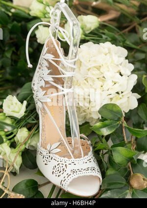 NEW YORK, NY - Ottobre 05, 2016: una vista delle scarpe visualizzata alla marchesa Bridal Autunno/Inverno 2017 presentazione Foto Stock