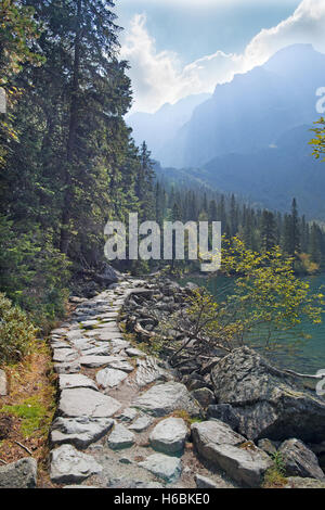 Alti Tatra - Tourist modo round di Morskie Oko lago Foto Stock