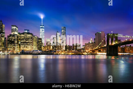 New York City - bellissimo tramonto su manhattan di Manhattan e Brooklyn Bridge Foto Stock