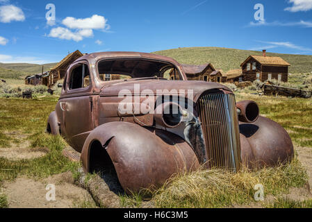 Auto rottamata in Bodie ghost town, California Foto Stock