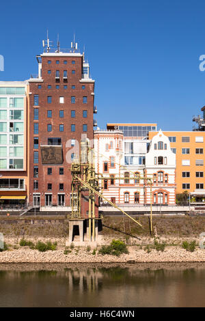 L'Europa, Germania, Duesseldorf, edifici nel Medienhafen (Media Harbour). Foto Stock