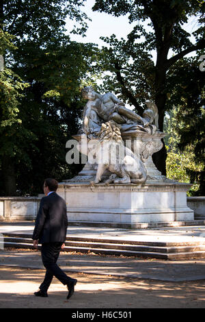 L'Europa, Germania, Duesseldorf, guerriero un monumento da Karl Hilgers nel parco Hofgarten. Foto Stock