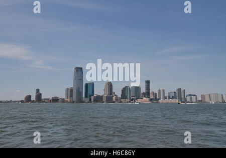 Città di Jersey, New Jersey come visto da sud Cove, Manhattan, New York, Stati Uniti. Foto Stock