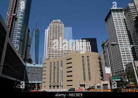 La batteria Parcheggio Garage, Triborough Bridge e Tunnel competente edificio, Manhattan, New York, Stati Uniti. Foto Stock