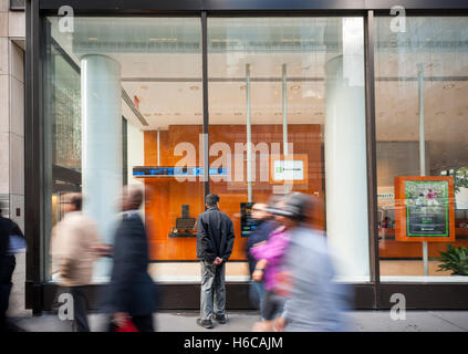 Un TD Ameritrade Holding Corp. succursale in New York lunedì, 24 ottobre 2016. TD Ameritrade Holding acquisteranno Scottrade servizi finanziari in un accordo del valore di 4 miliardi di dollari. (© Richard B. Levine) Foto Stock