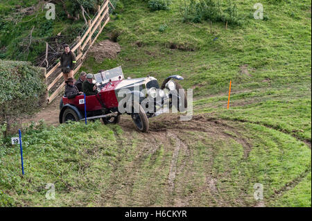 Cwm Whitton, Knighton, Powys, Regno Unito. Il VSCC (Vintage Sports-Car Club) annuo hill climb. Un 1924 30 98 Vauxhall Tourer Foto Stock