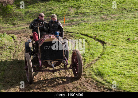 Cwm Whitton, Knighton, Powys, Regno Unito. Il VSCC (Vintage Sports-Car Club) annuo hill climb. Un 1903 Mercedes 60HP Foto Stock