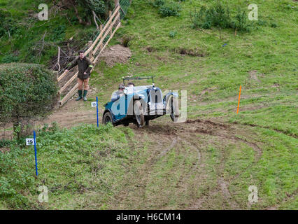 Cwm Whitton, Knighton, Powys, Regno Unito. Il VSCC (Vintage Sports-Car Club) annuo hill climb. Un 1928 Austin 7 Chummy Foto Stock