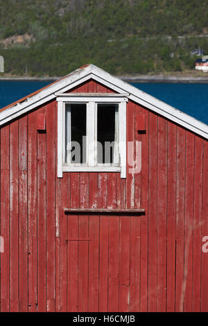 Tradizionali case di pesce in legno. Lofoten Islands fishing house design, Norvegia Foto Stock