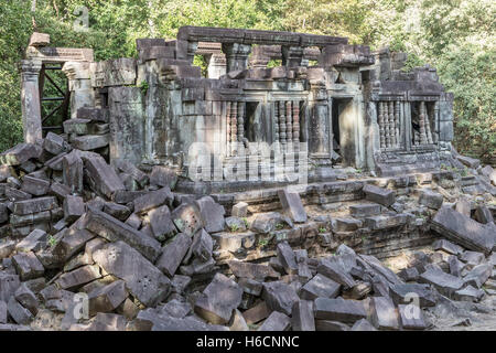 Rovine dei templi, Boeng Mealea, aka Boeng Mealea, Siem Reap, Cambogia Foto Stock