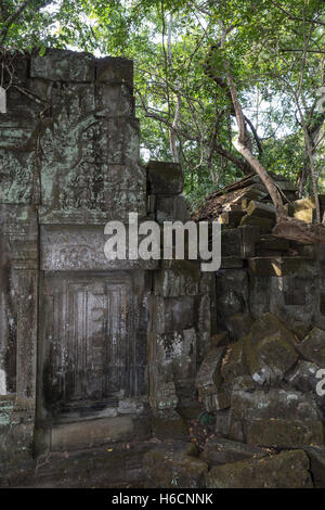 Rovine dei templi, Boeng Mealea, aka Boeng Mealea, Siem Reap, Cambogia Foto Stock