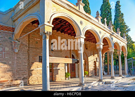 La chiesa di Santo patriarcale Royal Stavropegic Monastery del Vlatades con la pre-dating campana della chiesa semantron denominato Foto Stock