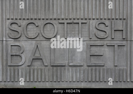 Scottish Ballet logo in calcestruzzo sul loro quartier generale Foto Stock