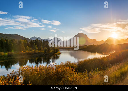Vista del fiume Snake e Teton gamma al tramonto nel Parco Nazionale di Grand Teton in Wyoming Foto Stock
