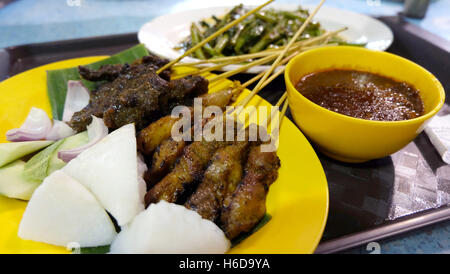 Thailandia cibo, saté con sorgente piccante Foto Stock