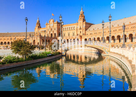 Siviglia, Spagna. Piazza di Spagna (Plaza de Espana) Foto Stock