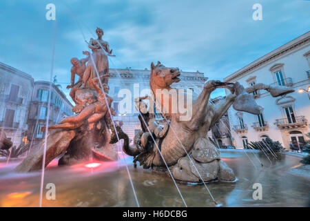 Fontana di Diana, Ortigia, Siracusa, Sicilia, Italia Foto Stock