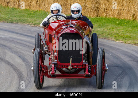 1913 Benz 200HP 'Blitzen Benz' con conducente George Wingard al 2016 Goodwood Festival of Speed, Sussex, Regno Unito. Foto Stock