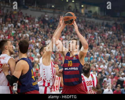 A Belgrado, in Serbia. 26 ottobre, 2016. Victor Claver di Barcellona Lassa in azione durante il 2016/2017 Turkish Airlines Eurolega Regular Season Round 3 gioco tra Crvena Zvezda Belgrado MTS e Barcellona Kombank Lassa Arena il 26 ottobre 2016 in Serbia, a Belgrado. Credito: Nikola Krstic/Alamy Live News Foto Stock