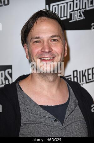 New York, NY, STATI UNITI D'AMERICA. 26 ott 2016. Michael Alig presso gli arrivi di nuovi registi programma Halloween: VAMP BIKERS TRES Premiere, Antologia Archivio Film, New York, NY Ottobre 26, 2016. © Derek Storm/Everett raccolta/Alamy Live News Foto Stock