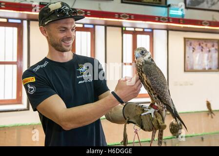 Souq Waqif Doha, in Qatar. 27 ott 2016. Leon Camire la MV Agusta pilota del falcon Souq a Doha prima di iniziare il round finale del 2016 FIM Superbike World Championship Credito: Tom Morgan/Alamy Live News Foto Stock