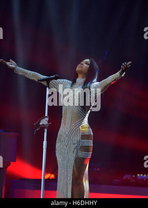 Hollywood, FL, Stati Uniti d'America. 26 ott 2016. Toni Braxton esegue sul palco a Hard Rock Live! In Seminole Hard Rock Hotel & Casino on Ottobre 26, 2016 in Hollywood Florida. © Mpi10/media/punzone Alamy Live News Foto Stock